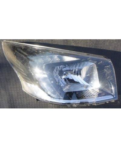 Opel Vivaro reflektor prawy 260100146r